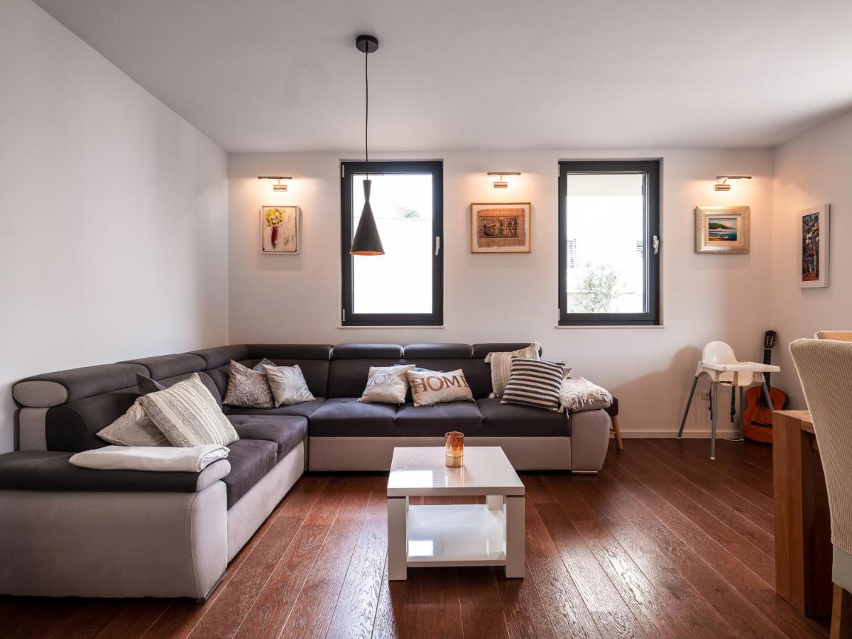 دوبروفينك Luxury Apartment Art المظهر الخارجي الصورة