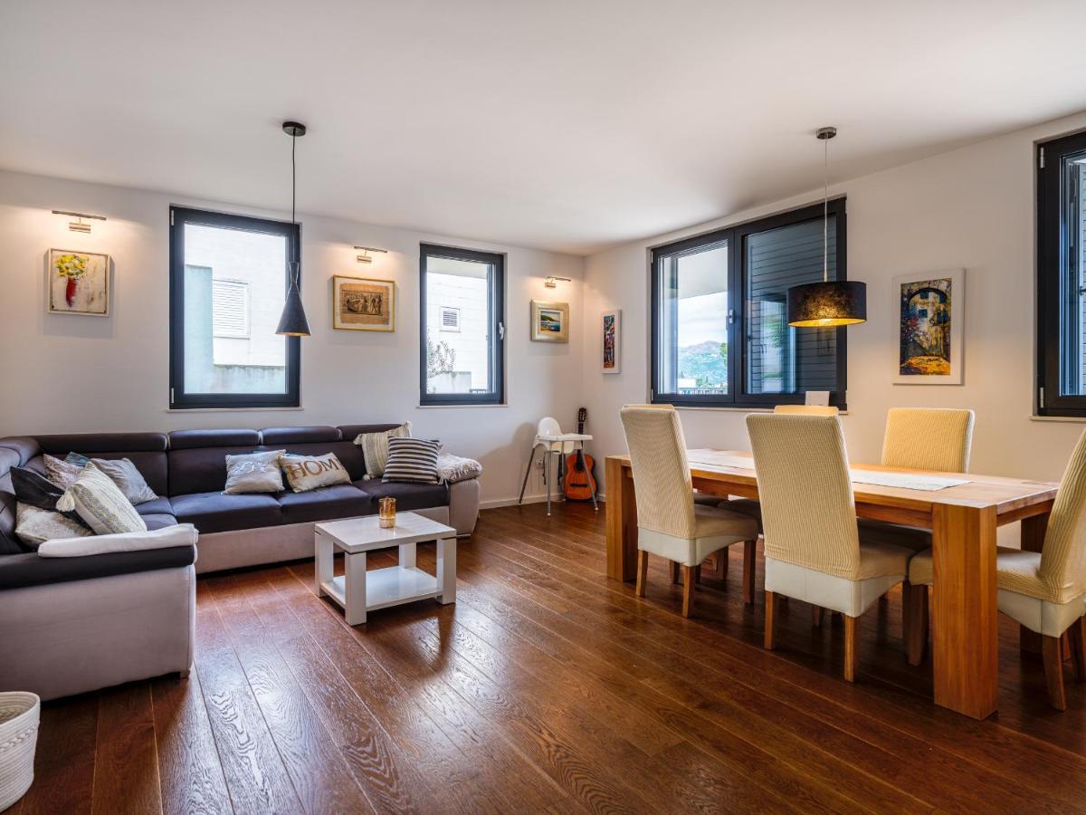 دوبروفينك Luxury Apartment Art المظهر الخارجي الصورة