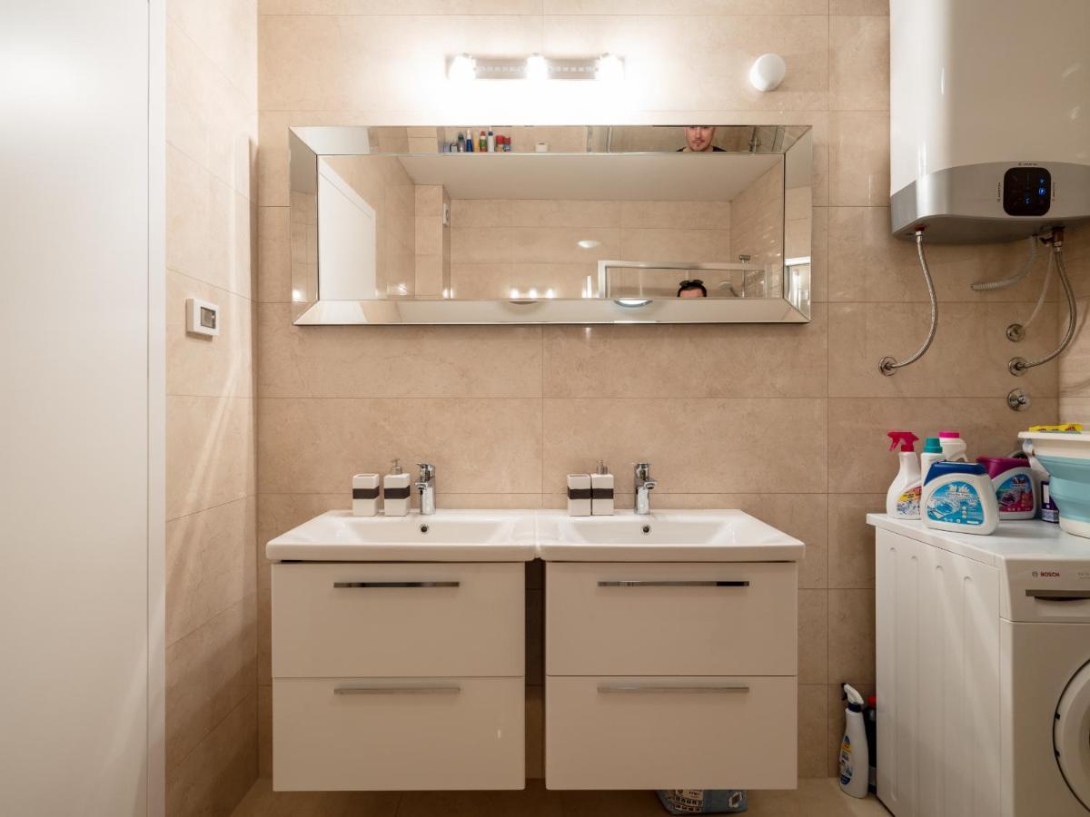 دوبروفينك Luxury Apartment Art المظهر الخارجي الصورة